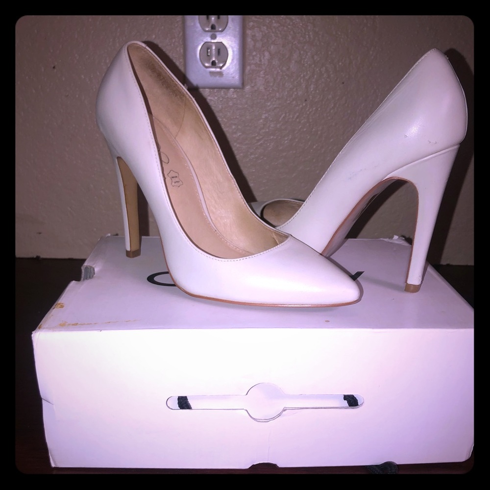 Aldo 6.5 white heels